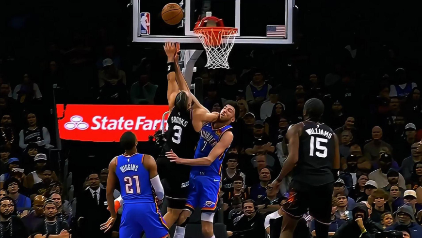 开始搞事！太阳狄龙左手上篮右手肘击雷霆切特 裁判回看未升级恶犯