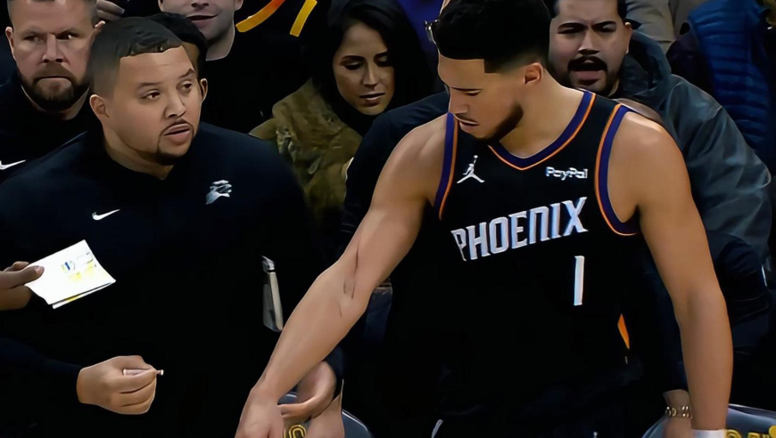 燃尽了！布克vs骑士第三节单节19分全过程：手臂被抓伤裁判却无视