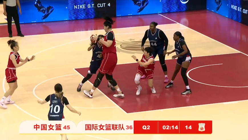 统治篮下！张子宇造犯规罚球命中 随后高举高打抛投连续命中连砍5分