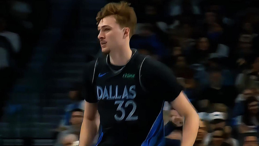 一打火箭就来劲！独行侠团队篮球五人轮流得分轰出12-0反超火箭