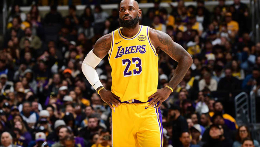 Top时刻 | 湖人太阳五佳球：詹皇惨遭血帽 狄龙一条龙夸张庆祝