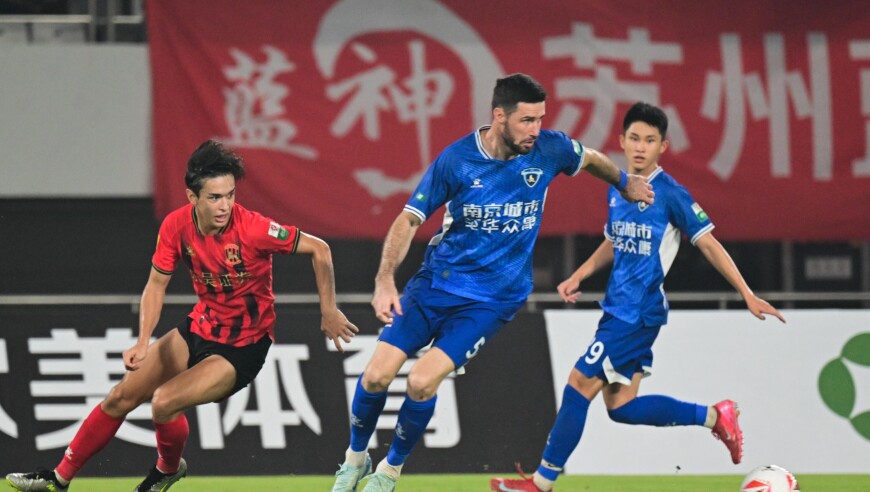 足球报：江苏球队受苏超严重冲击，南京苏州或放弃职业足球