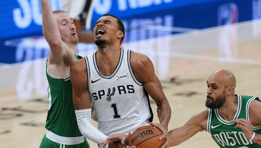 马刺凯尔特人决胜时刻：文班亚马带队五分钟轰17分 绿军换下主力投降