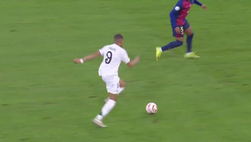 体坛记忆｜姆巴佩终于踢出皇马生涯代表作，巴萨后防差点变蜂窝！