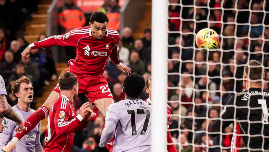 暴力头槌看呆对手！慢镜回看埃基蒂克高燃两球，利物浦2-0布莱顿