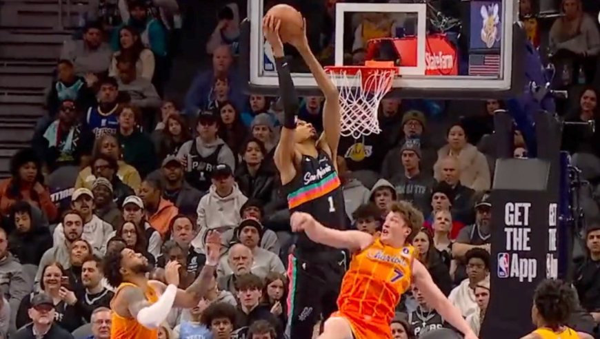 Top时刻 | 1日十佳球：文班亚马空接暴扣 弗拉格隔扣卡佩拉