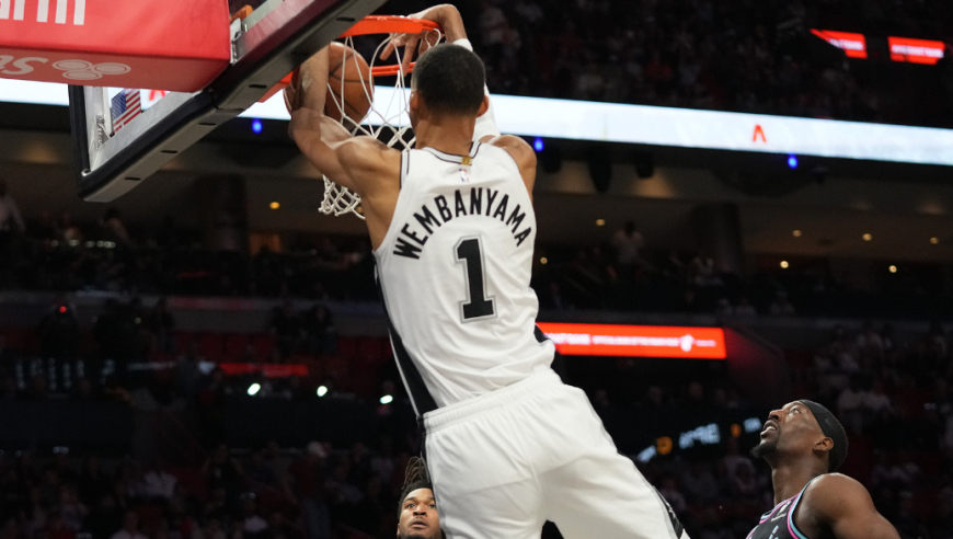 武僧武功高强！文班亚马vs热火26分14篮板5盖帽集锦：逆天空接2+1