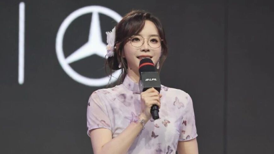 余霜晒健身日常，自嘲晚上秒变饿狼，网友：怪不得管大校日渐消瘦