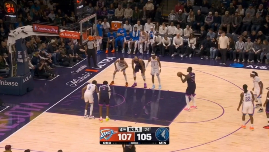 全场起立欢呼！原声还原森林狼雷霆最后53秒：爱德华兹关键3分+面断SGA杀死比赛