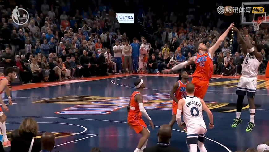 大心脏！爱德华兹关键迎射三分击掌加罚被裁判无视 切特三分回应