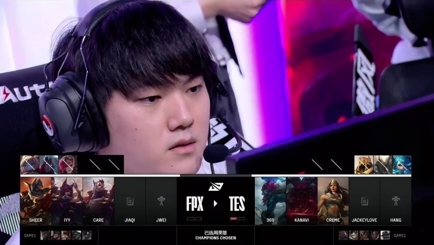 LOL：TES第三赛段五杀虐菜，三连胜领跑积分榜，熟悉的联赛抽陀螺