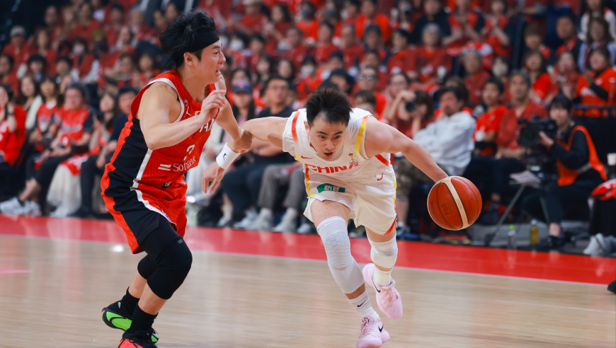 裁判真是急了！裁判末节疯狂帮助日本队离谱判罚合集：解说直言不演了