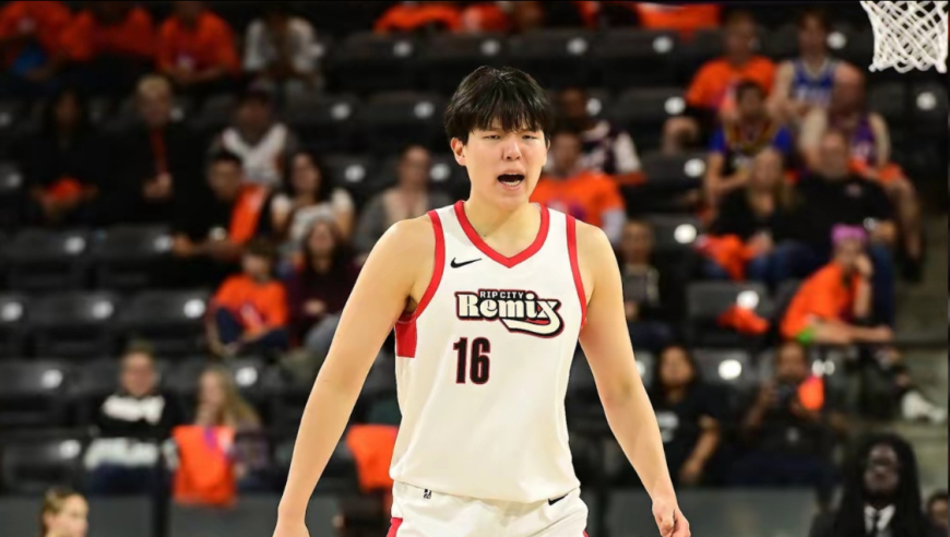 独揽8+13+4！杨瀚森兄弟德比完胜，打发展联盟还是绰绰有余的