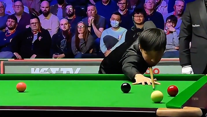 体坛记忆｜ 夺冠之路最关键的斯诺克，对手被逼爆杆解球，赵心童诠释攻防兼备