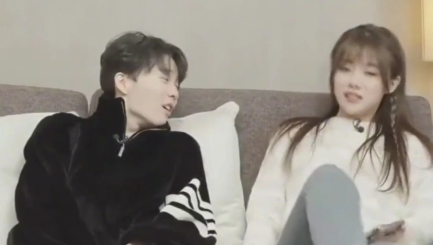 余霜宣布怀孕，管泽元要当爸爸了！更心疼小钰了，被黑粉攻击：恋爱了9年，以后怎么嫁人