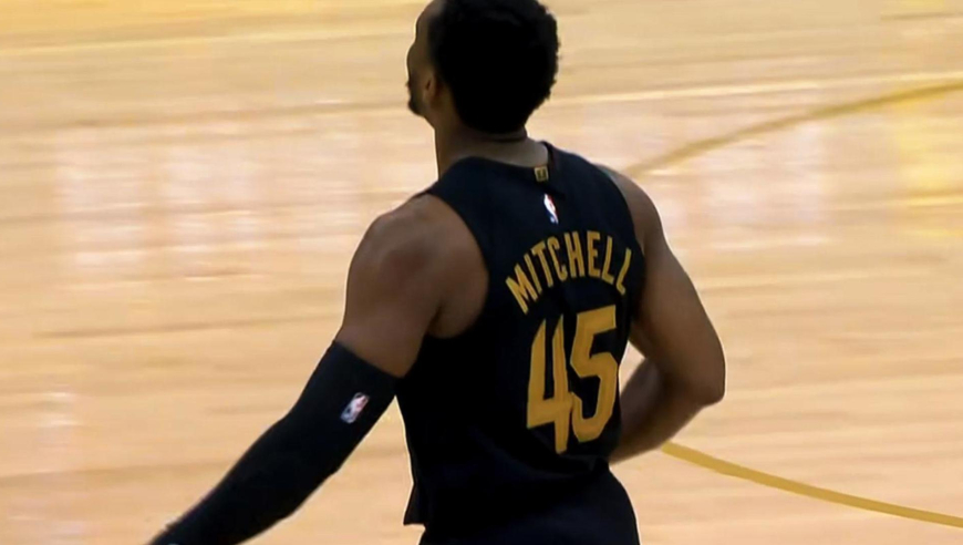 夸张到离谱！骑士半场前后轰19-2攻击波完爆篮网全过程 阿伦笑开花