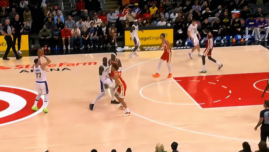 超远三分！东契奇与拉拉维亚包揽湖人六分钟时间的全部18分