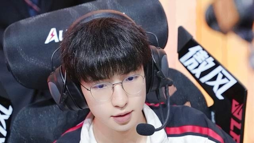 LPL人气选手被曝恋情？疑似与女主持谈恋爱，本人亲自下场辟谣！