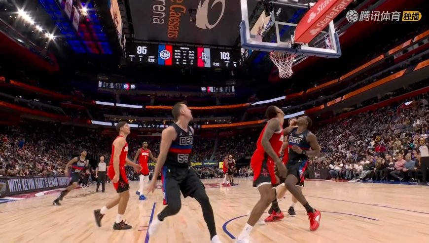 这是火箭主场吧？活塞空篮机会裁判响哨 随后邓罗又被吹犯规比帅暴怒