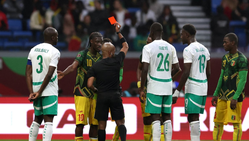 抽象非洲杯！马内领衔塞内加尔进四强，马里门将业余失误半场少一人