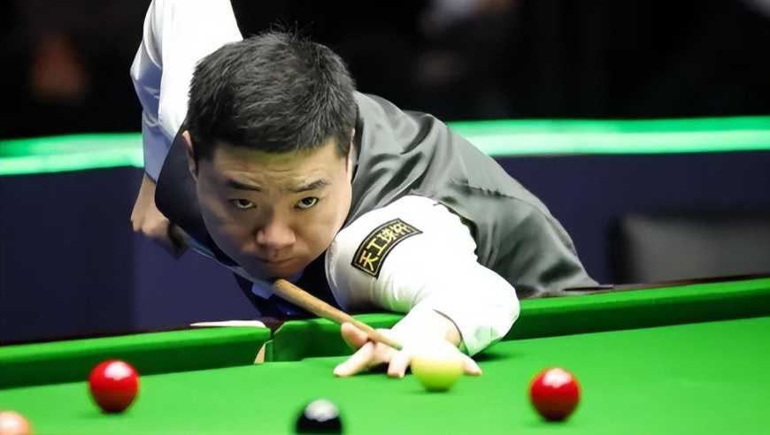 斯诺克灵魂一击！丁俊晖袋口做球，对手三杆解球失利送比赛｜体坛记忆