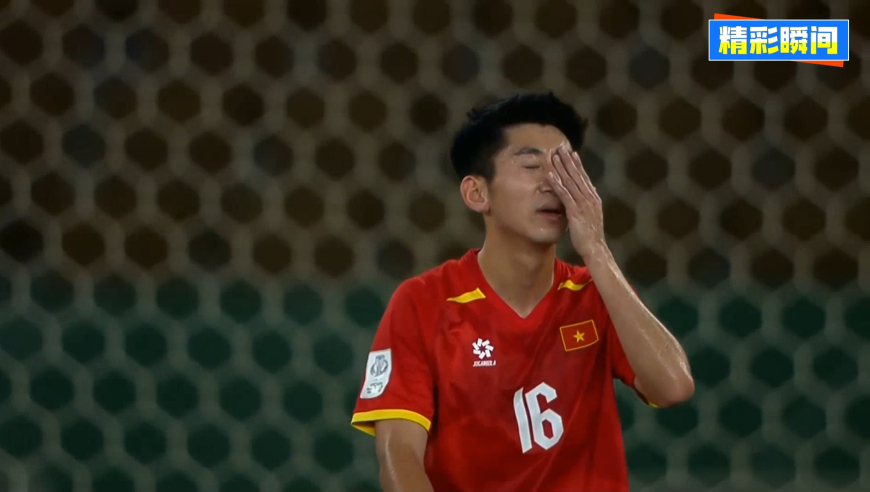 对手疑似被打哭！拜合拉木送妙传王钰栋进球 中国队3-0挺进决赛
