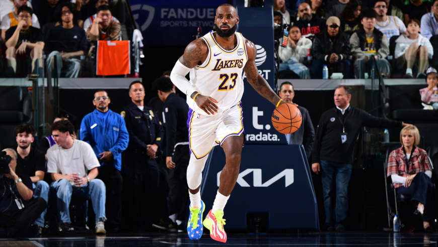 Top时刻｜21日十佳球：詹姆斯一条龙劈扣 乔治逆天3+1