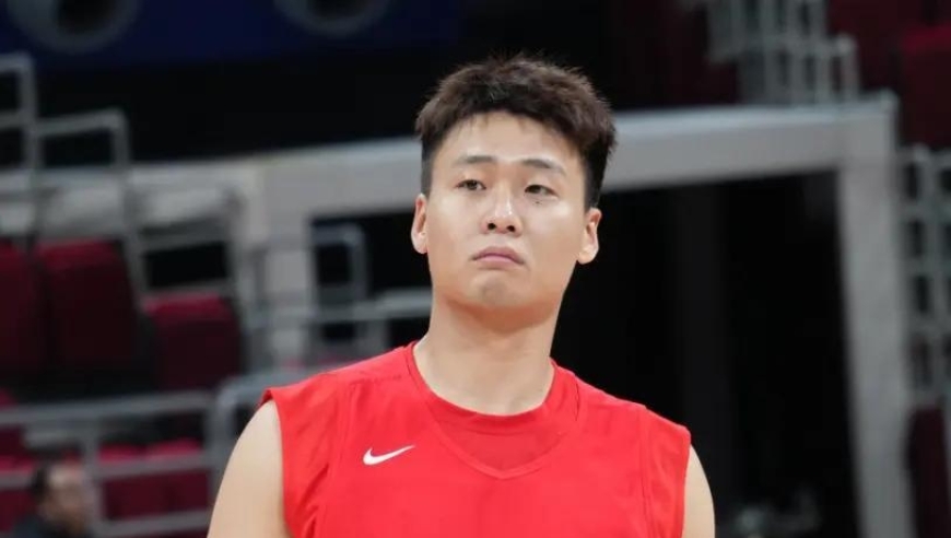 意外！中国男篮12人大名单出炉，周琦、张镇麟领衔！赵睿落选原因揭晓
