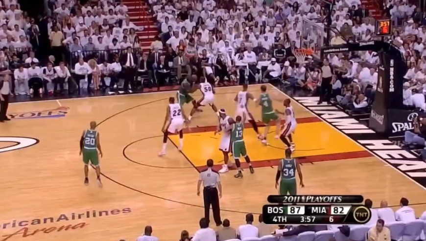 詹姆斯主导一波15比0 现场氛围太好了