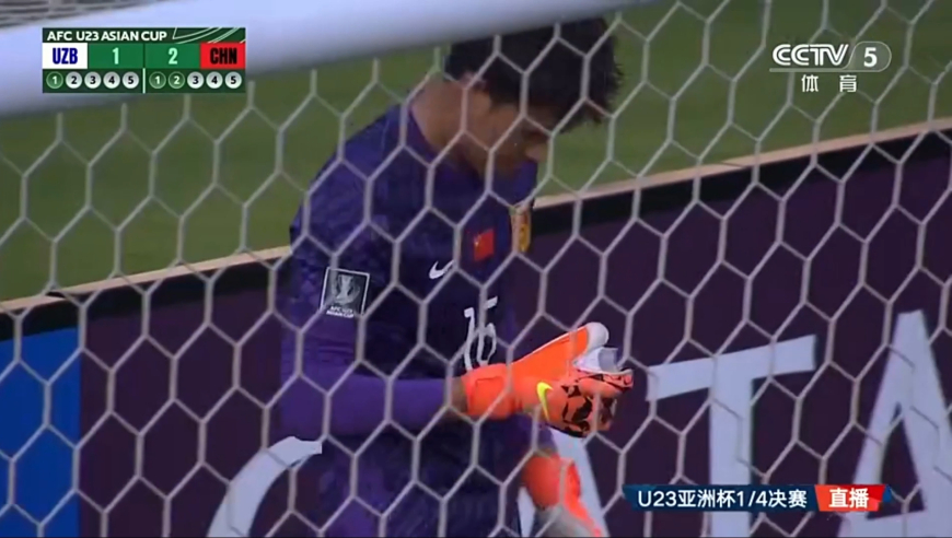 准备充分！李昊点球大战看水瓶上小纸条 后3次方向全对+一次扑出