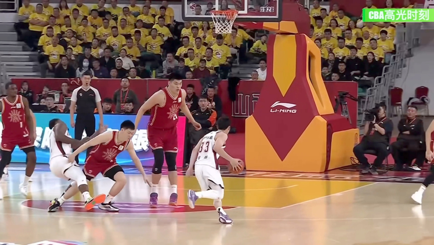 强硬还是脏？张宁13+3末节连中关键球 大动作撞翻浙江外援引争议