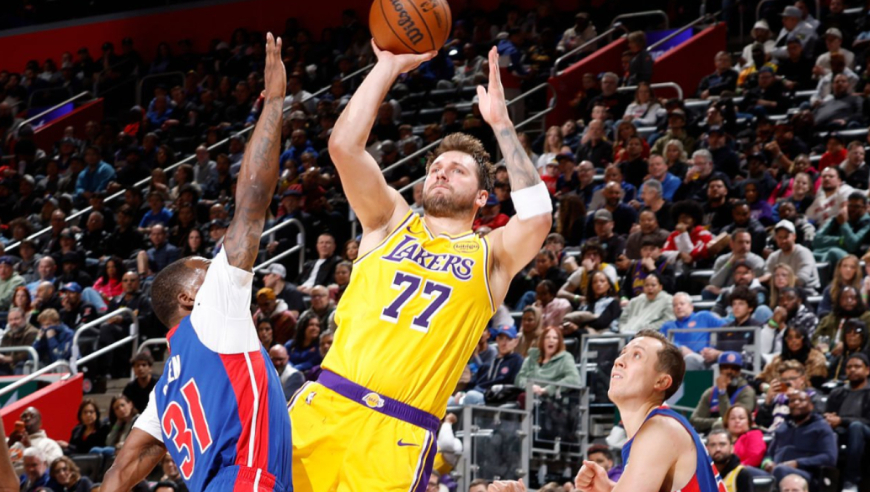 最后疯狂35秒！詹金斯连投带罚成功臣 东契奇三分绝平球三不沾