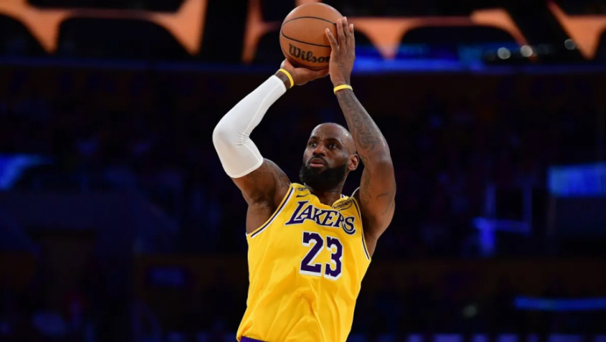 数据帝：20+7+10！詹姆斯变身历史第一人 威少一壮举创队史纪录