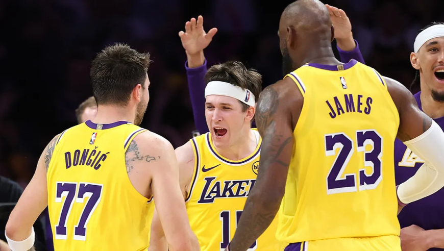 疯狂的决胜时刻！戈登错失关键罚球，里夫斯逆天1+2，东契奇绝杀