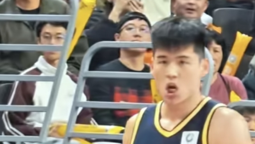 杜锋通报广东伤情！徐杰扭伤到医院拍片，王少杰鼻梁被打烂，两人牙齿出血