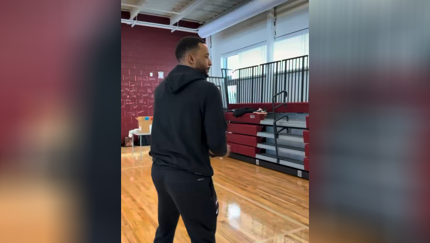 鲍威尔和阿德巴约打雪仗！两人都不是省油的灯！