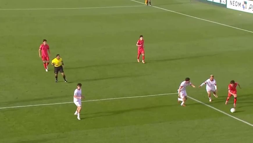 实力压制反超！U23亚洲杯韩国边路1V2强突传中，门前队友凌空斩