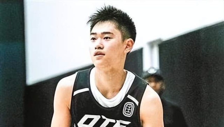 没打过职业 身高仅1米83！为何说他一定是男篮未来希望？