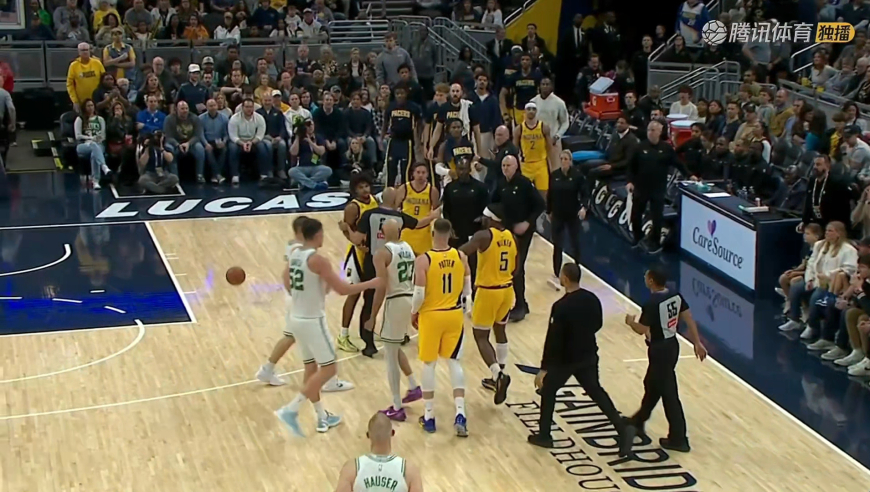 步行者绿军火爆冲突完整版：麦康奈尔为队友出头与沃尔什互相推搡