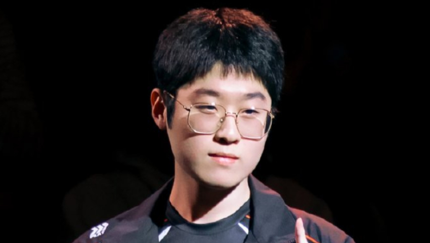 Zeus点评刚回归的Kanavi，直言他在LPL太久了，想法跟我们不一样