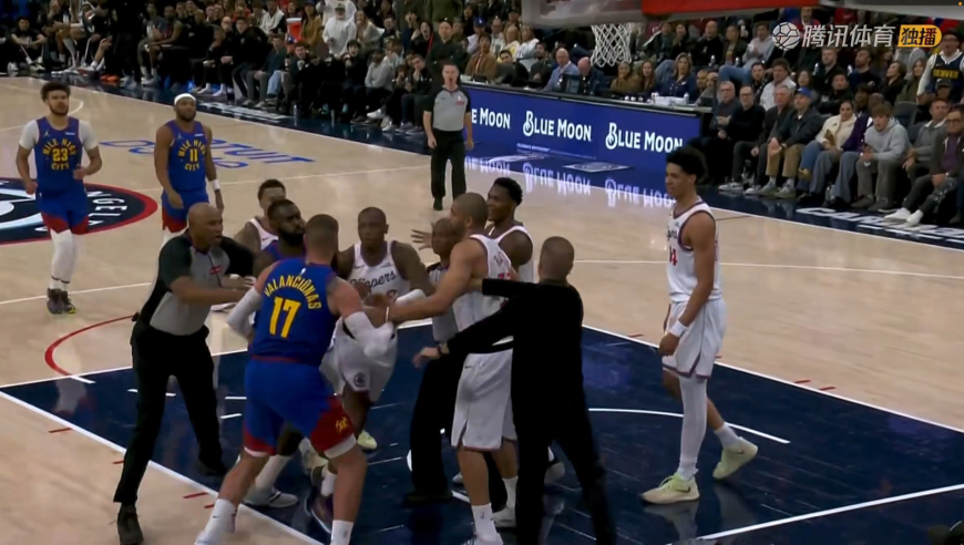 3人吃T！快船掘金火爆冲突完整版 瓦兰豪泽抱摔邓恩出头怒推