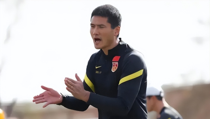 有胆有识！邵佳一刚一上任就启用遭国足封杀之人，前4任主帅都不敢用他