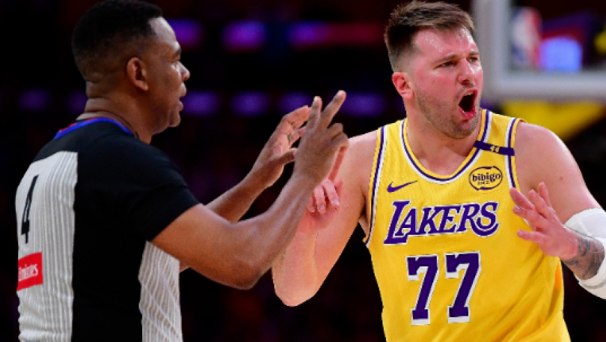 Lowe批东契奇频繁抱怨判罚：每回合都在要哨，已经失控