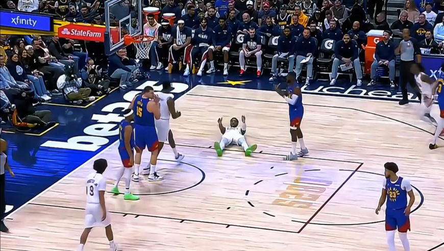 丢分快追分更快！骑士连进三分+米切尔一攻一传回应10-0追平掘金