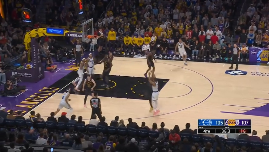 湖人最后45秒神剧情：东契奇大空位绝杀不出手 甩锅传给詹姆斯