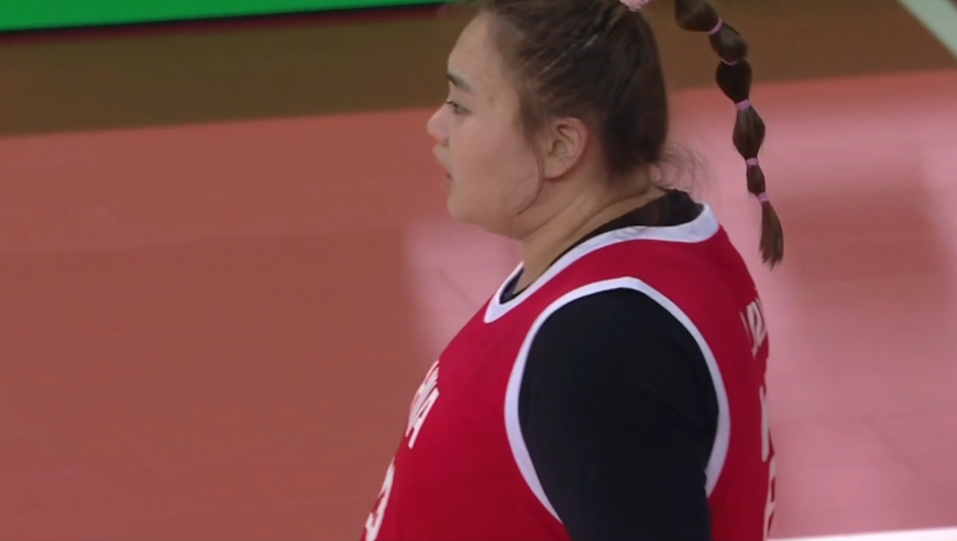 中国女篮对阵巴西生死时刻：王佳琦单人抢断快攻得分杀死比赛