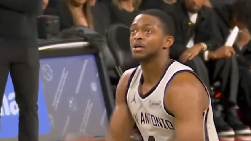 恐怖影响力！文班亚马率队打出一波13-0迫近比分差距