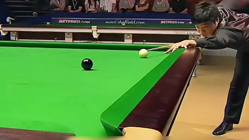 体坛记忆｜ 丁俊晖巅峰期有多强，一杆神级斯诺克，让亨德利解球解到嘴歪