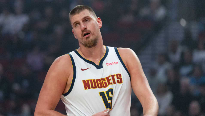 约基奇7中7砍26+9+10集锦 频繁和对手抱摔不看人妙传骚气依旧