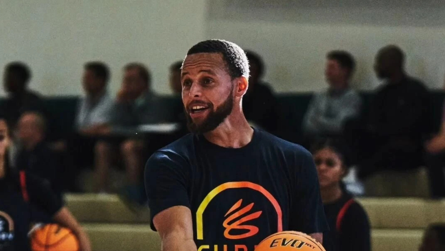 3选1安踏稳了？库里新鞋合同已基本锁定3家 知情人士：安踏CEO亲自出马 品牌出得起这个钱，合作可能性高